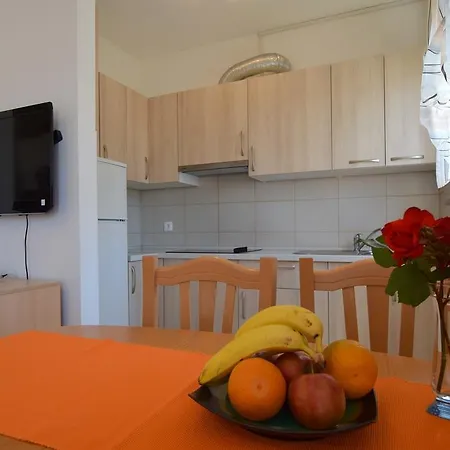 Jela Apartment *