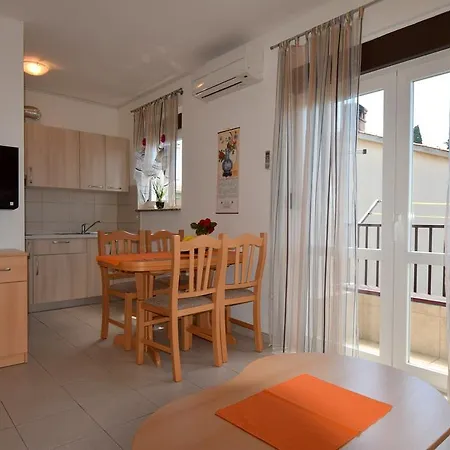 Apartment Jela *